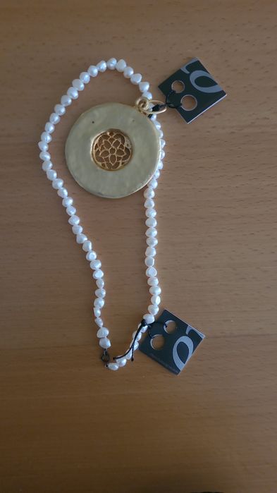 Lindo fio de pérolas e pendente