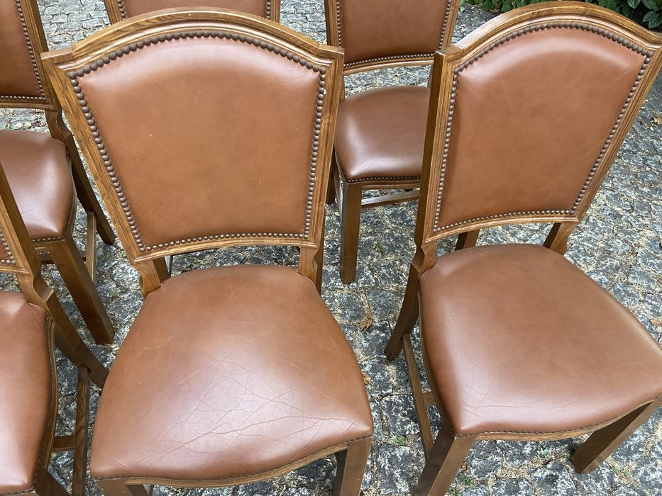 Cadeiras em pele sala de jantar