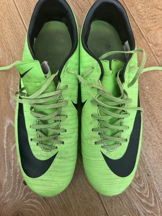 Бутси продаю не дорого стан нормальний відправлю накладеним платижем