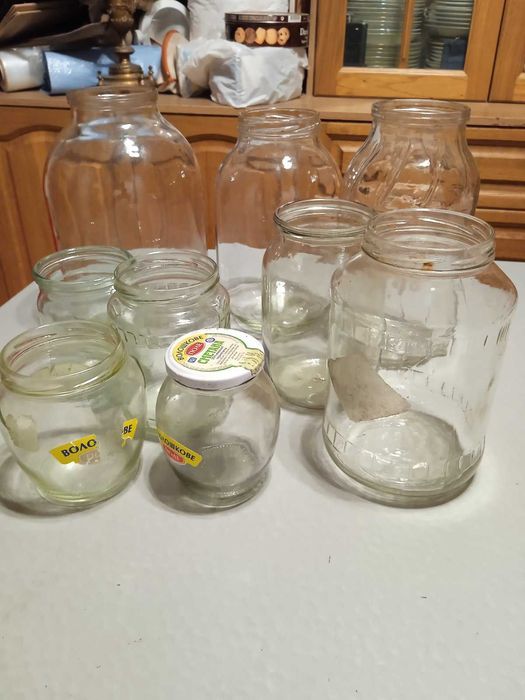 Банки всякі різні