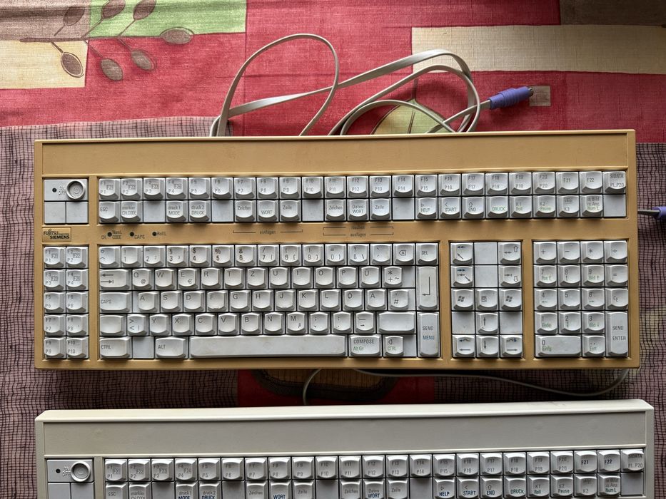 Klawiatury Fujitsu Siemens KBPC EM D | Retro | Mechaniczne | 2 sztuki