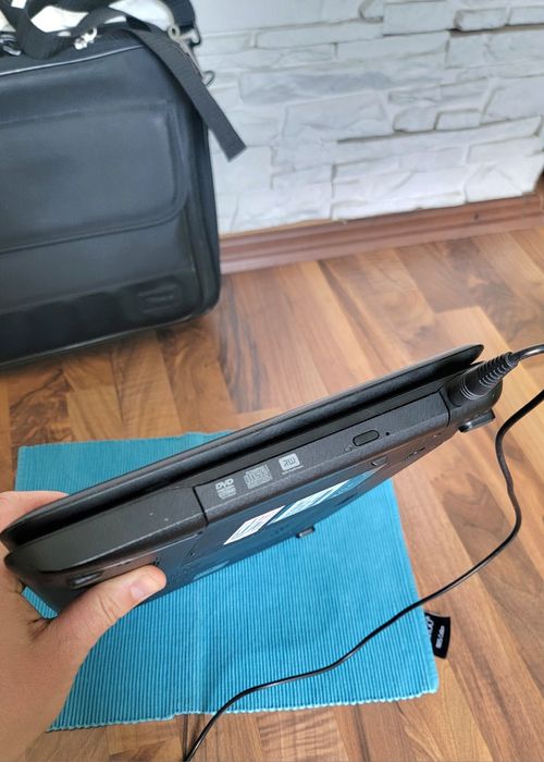 Toshiba Satellite C660-1QP 6GB ОЗУ состояние нового
Intel Pentium T450