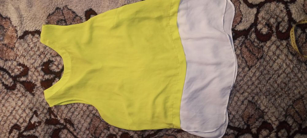 Śliczna jaskrawo żółta bluzeczka