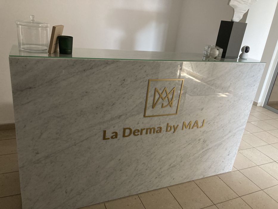 Lada, recepcja, biurko