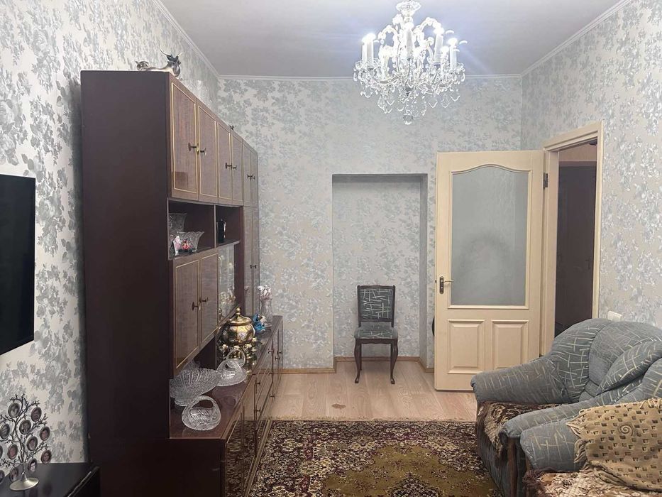 Продам трикімнатну квартиру Лятошинського