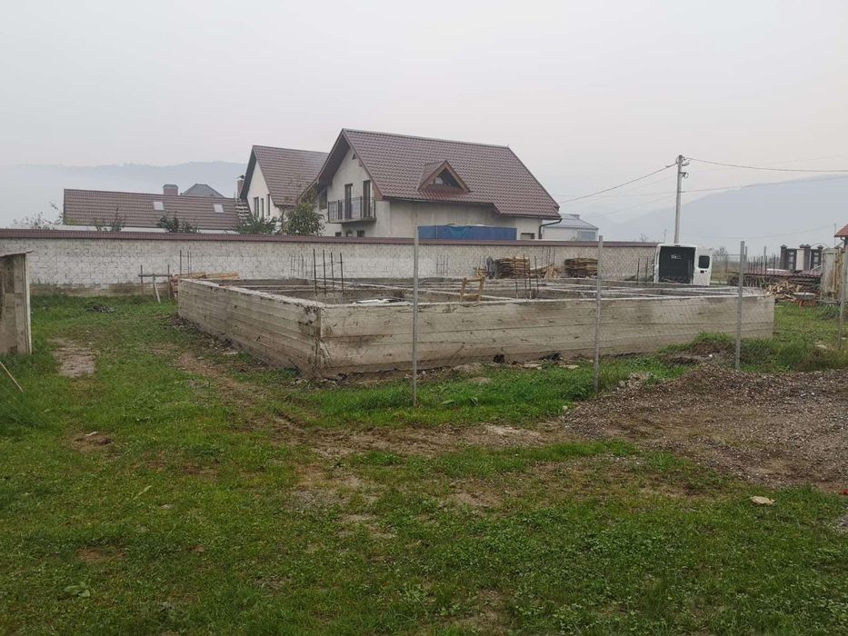 Продається земельна ділянка у місті Хуст з якісним фундаментом, район Лісної
