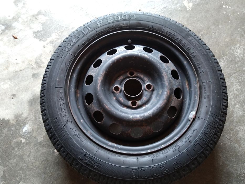 Jante ferro 4 x 100 pneu Pirelli 175 65 14