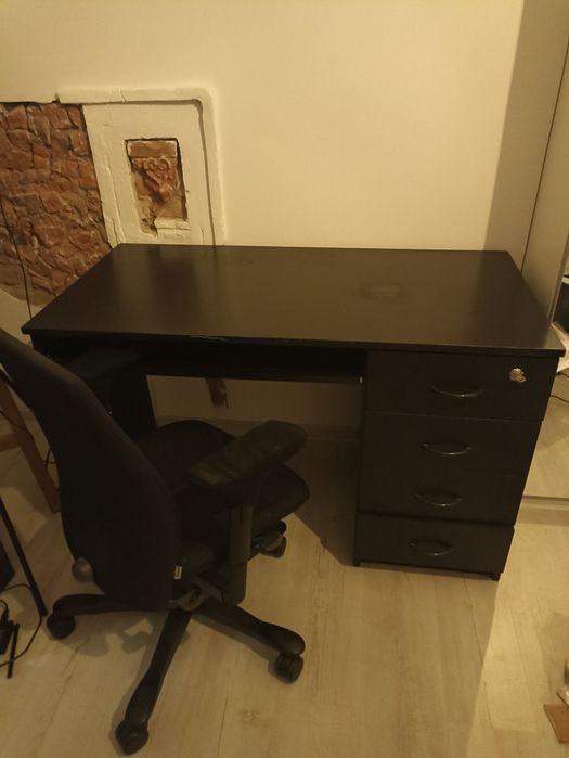 Biurko czarne (120x60) z szufladami i wysuwaną półka + fotel gratis