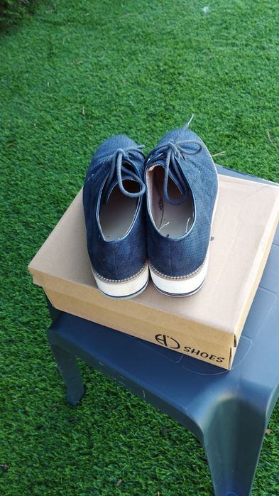 Sapatos tam. 38, com cordões