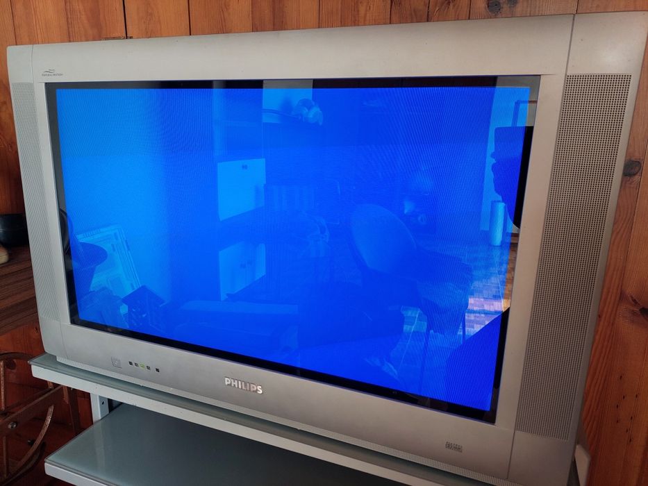 TV Philips (modelo 32PW8807/12) + Móvel incluído