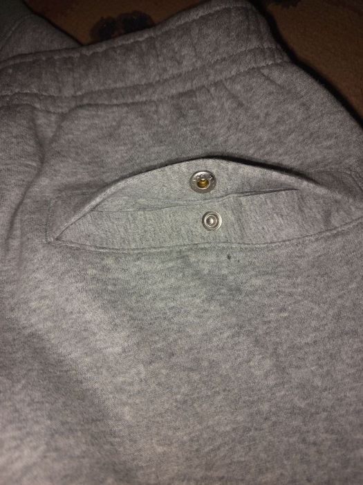 Штани Nike б/у оригінал
Нюансів нема 
Заміри в лс сайз с-м кажіть ріс