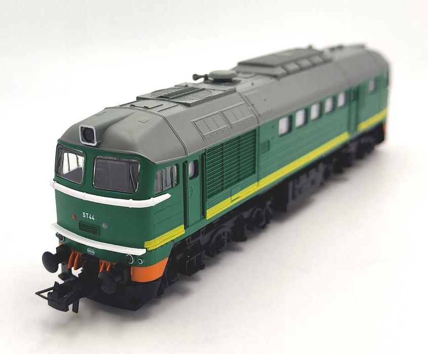 NOWA lokomotywa spalinowa ST44 "GAGARIN" zielona skala H0 1:87