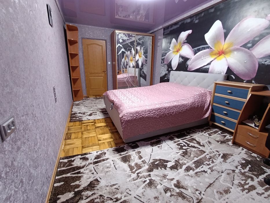 3-комн.квартира в центре Космоса возле парка на 2-3 месяца! ул. Европейская!