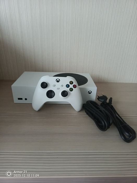 Продається ігрова консоль XBOX Series S