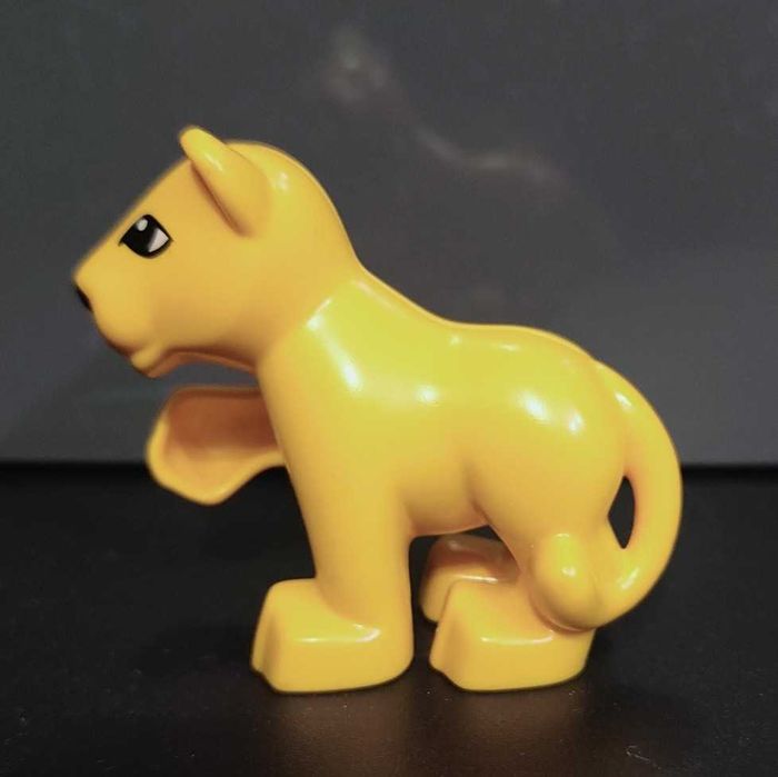 Lego Duplo figurka Lwiątko Lew z podniesioną łapką 12046 ZOO