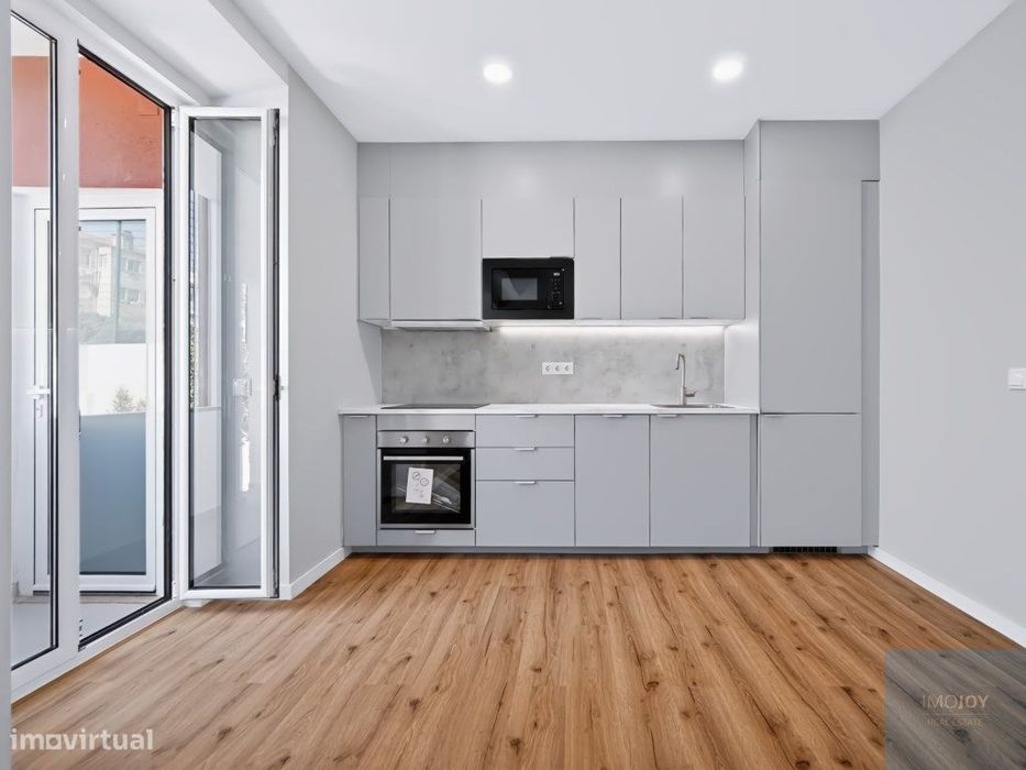 Apartamento T2 Remodelado com Terraço Privativo na Ajuda em Lisboa