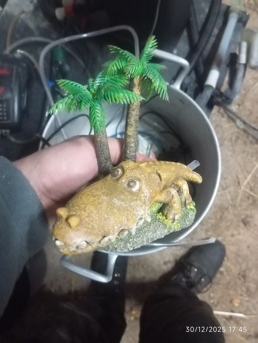 Vendo aquário 250L de água completo