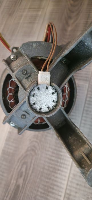 Продам электродвигатель на стиралку