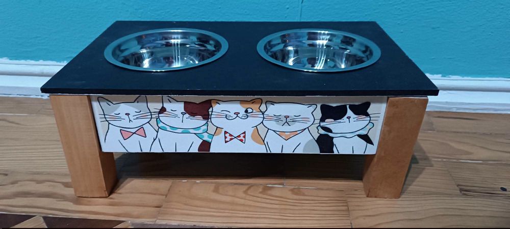 Comedouros em madeira para gatos