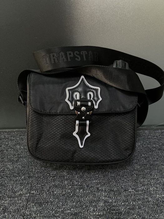 Bolsa Trapstar bag Venteira • OLX Portugal
