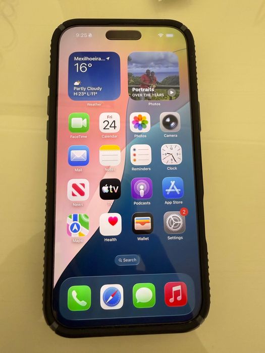 iPhone 16 pro max 256 gigs, como novo sem arranhoes ou qualquer estrago. 1,100.00 euros Pago a pronto!!