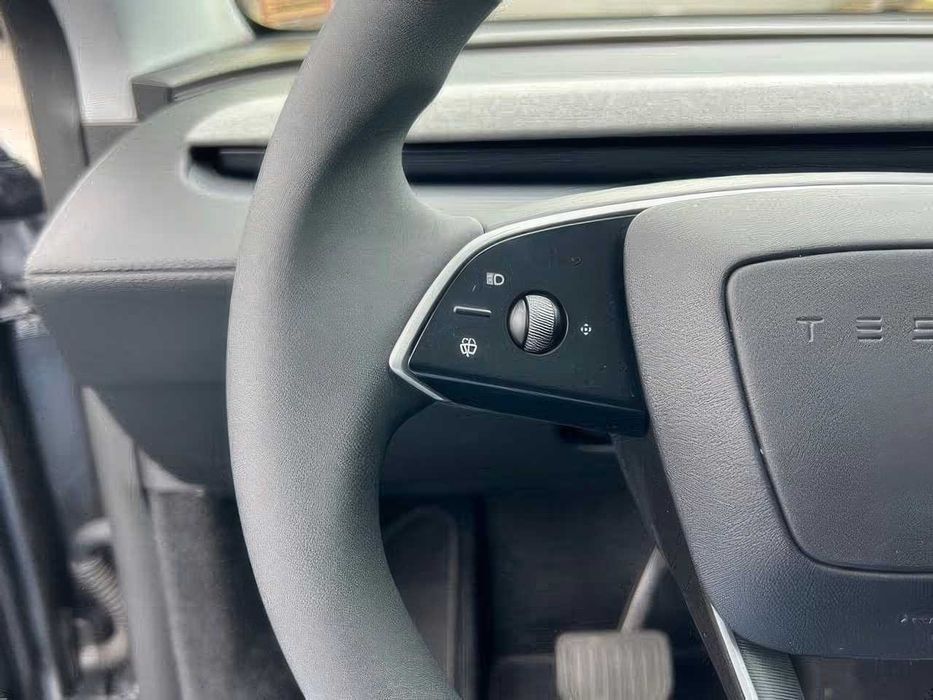 Tesla Model Y Long Range      2026