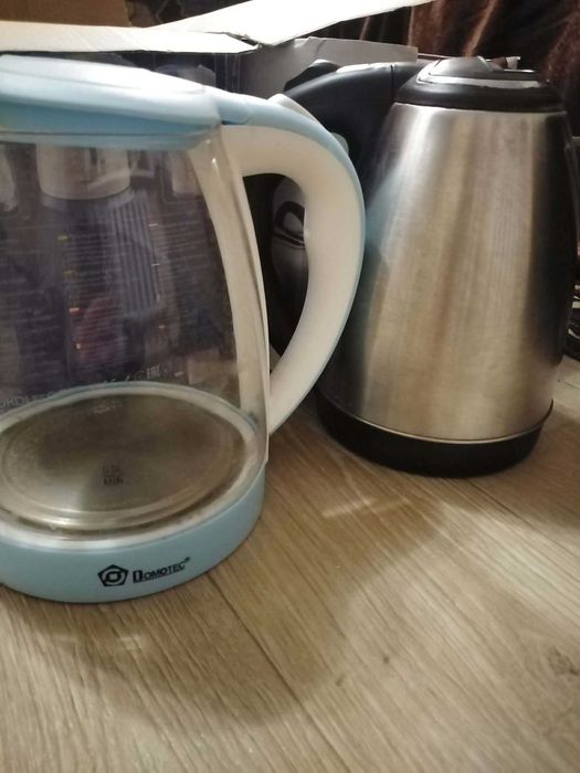 2 електрочайники в гарному робочому стані