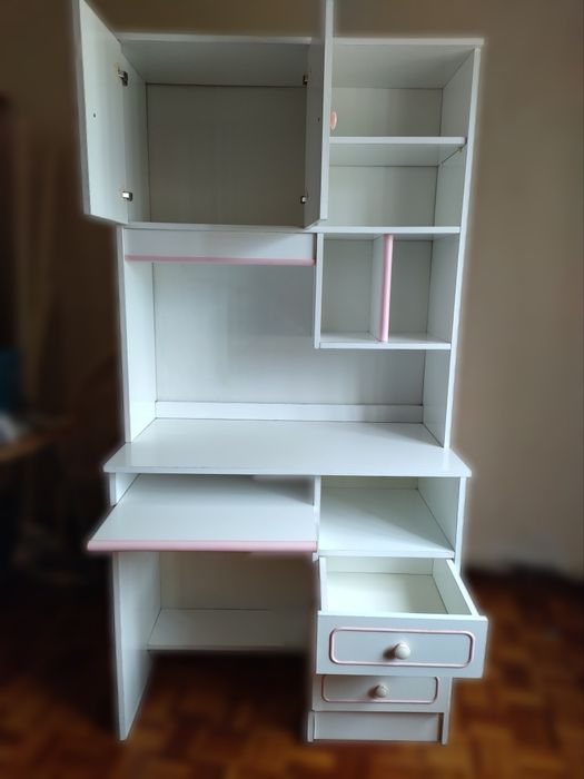 Escrivaninha de criança