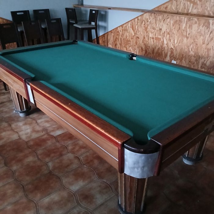 Mesa de bilhar tradicional