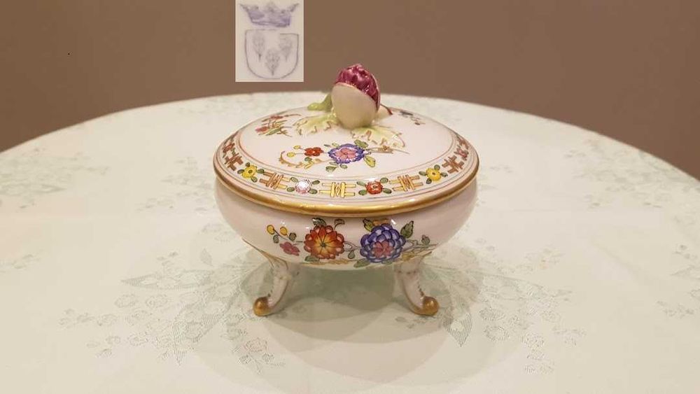 Puzdro (szkatułka) na nogach, stara porcelana von Schierholz Plaue.