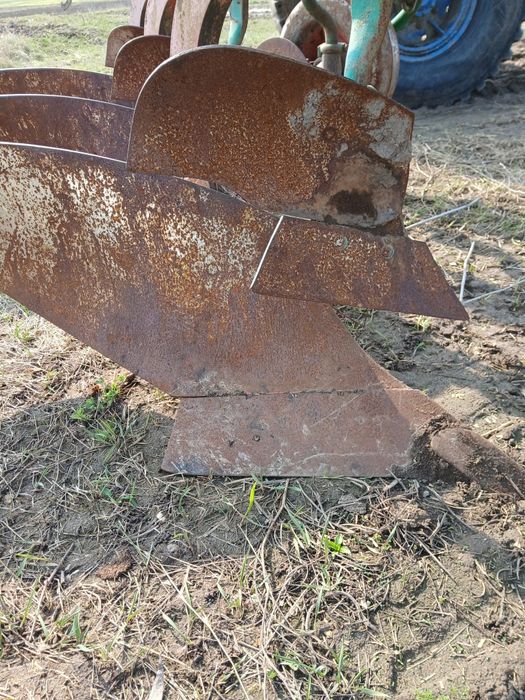 Pług  3 skibowy kverneland