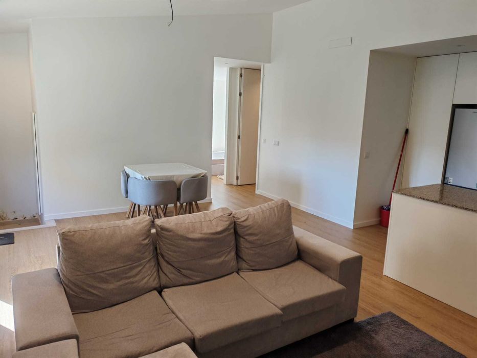 Moradia T2  , remodelada e mobilada