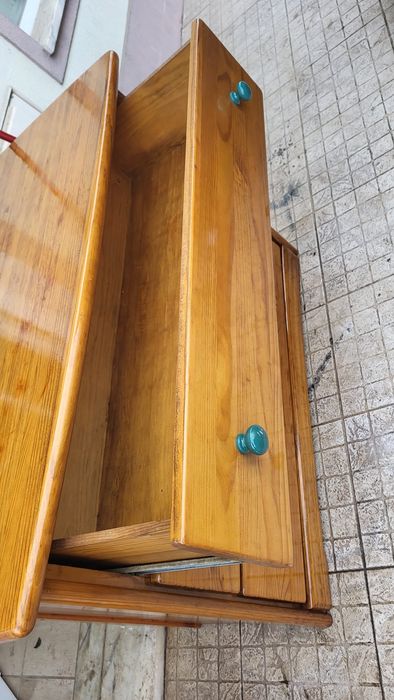 Cómoda em madeira maciça pinho mel com 3 gavetas