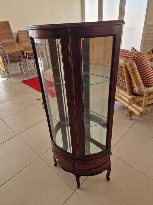 Vitrine meia-lua em madeira, vidro curvo e espelho, 50 x 29 x 117 cm