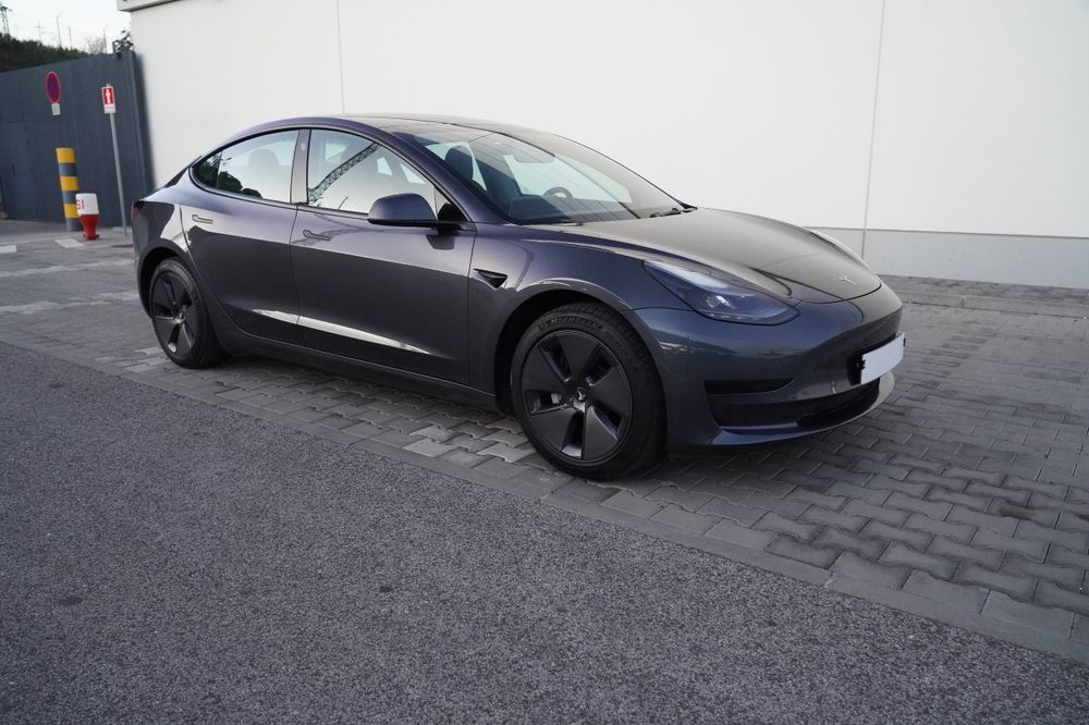 Tesla Model 3 RWD