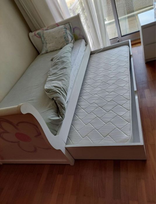 Cama de solteiro com gavetão e grade de segurança (inclui colchões)