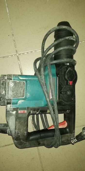 Перфоратор makita HR3000C