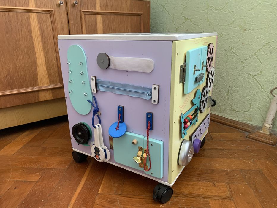 Бізі куб для діток