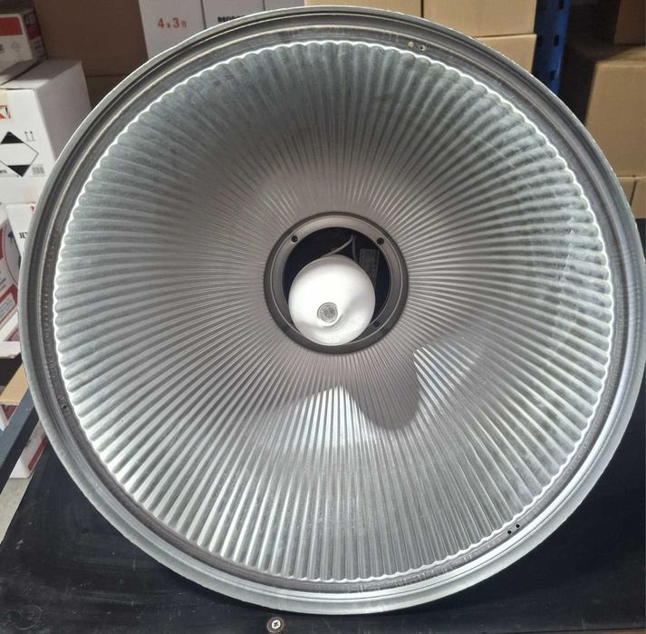 4 Iluminarias de armazém