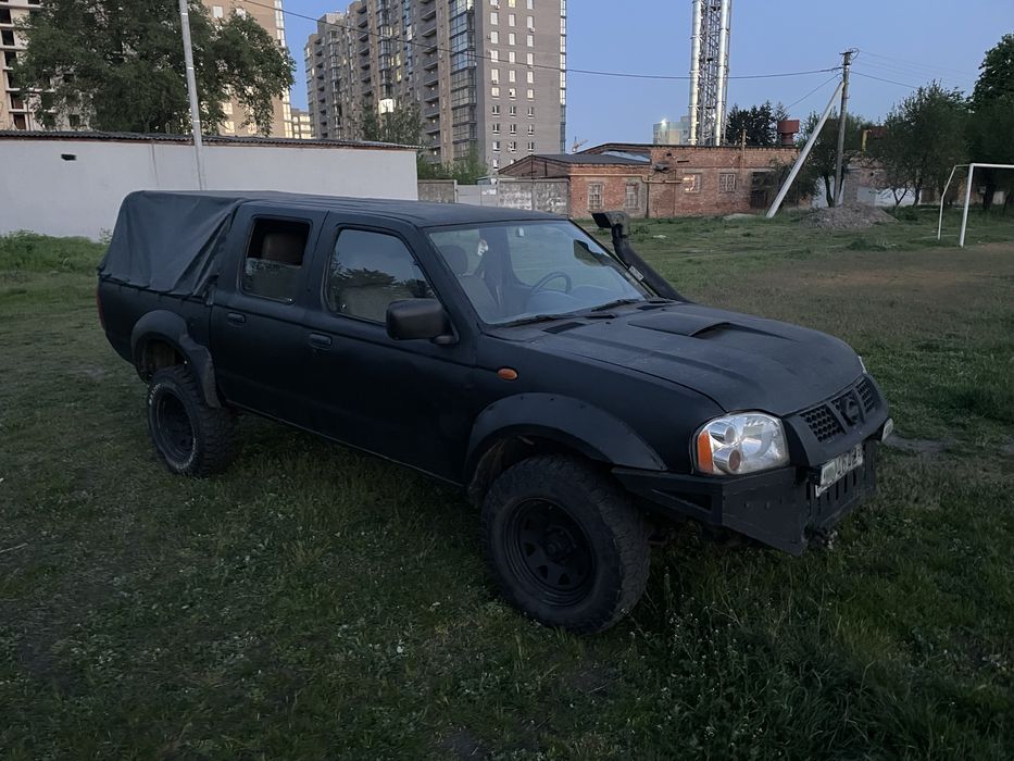 Нісан пікап 2.5 диз для ЗСУ в Украіні цілий