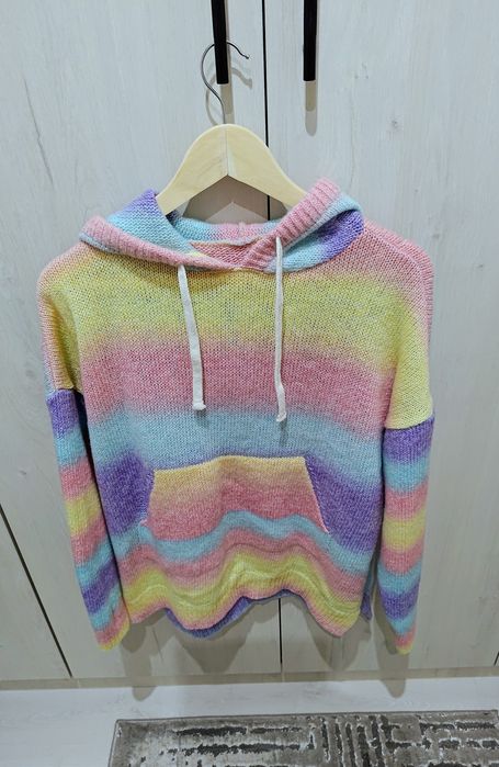 Sweter tęczowy z kapturem rozmiar uniwersalny