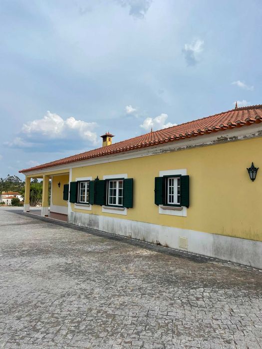 Moradia unifamiliar com terreno