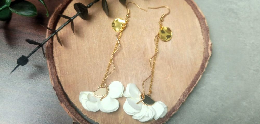 Kolczyki ŚLUBNE HANDMADE kwiat kremowym écru długie złote celebrytki