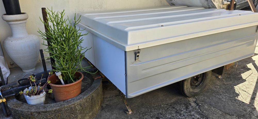 Atrelado tenda Saurium