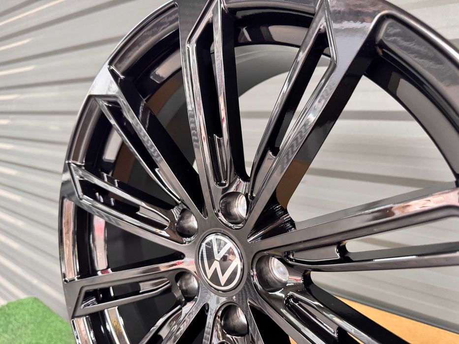 Чорні титани R18 5x112 SKoda OCtavia A5 A& SuperB Kodiaq Karoq Golf 7
