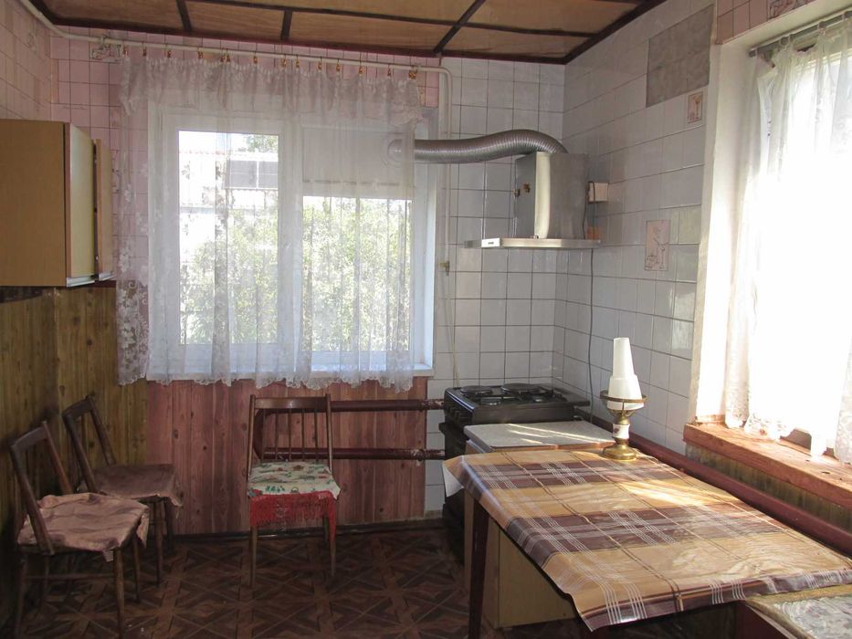 Продам частину будинку по вул. Тітова ( район Дитячої лікарні)