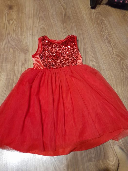 Sprzedam śliczna czerwoną sukienkę.