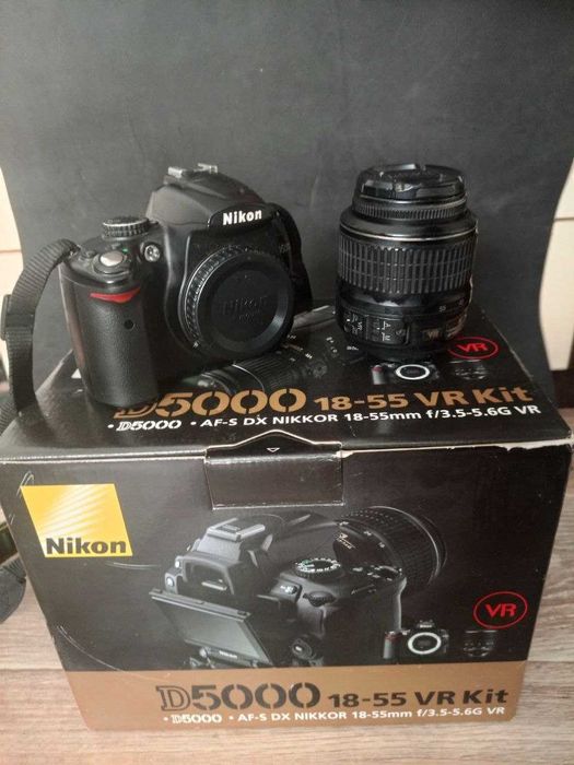 Nikon D5000 з об'єктивом Nikon AF-S 18-55mm