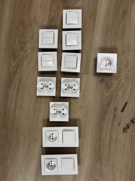 Zestaw - Gniazdka i włączniki prądu