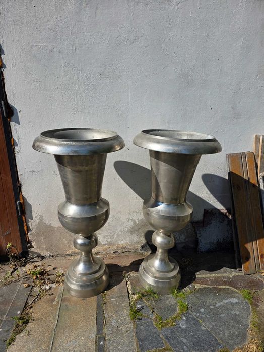 Metalowe kielichy ozdobne